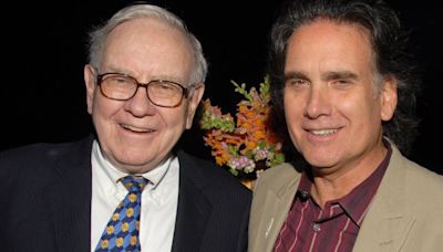 'There was no blank check': Warren Buffett's son Peter says his billionaire dad made him 'figure out' life for himself while growing up — here are 3 things he learned