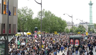 Una oleada de personas se manifiesta en Francia contra la extrema derecha y la victoria de Le Pen