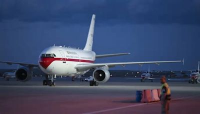 Aterriza en Loiu (Vizcaya) el avión militar medicalizado que ha repatriado al español Álex González desde Tailandia