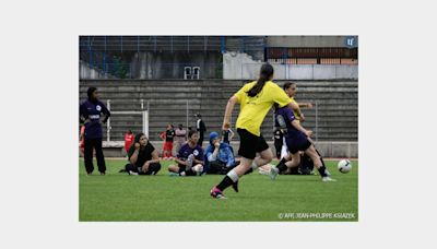 "Au début, ma famille n'aimait pas que je joue !" : malgré le sexisme, les filles des quartiers populaires se réapproprient le foot