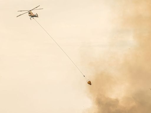 B.C. wildfires: Crews make ’good progress’ fighting fire that destroyed six homes near Golden