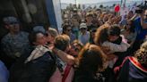 Colombianos y chilenos regresan en vuelos humanitarios desde Israel