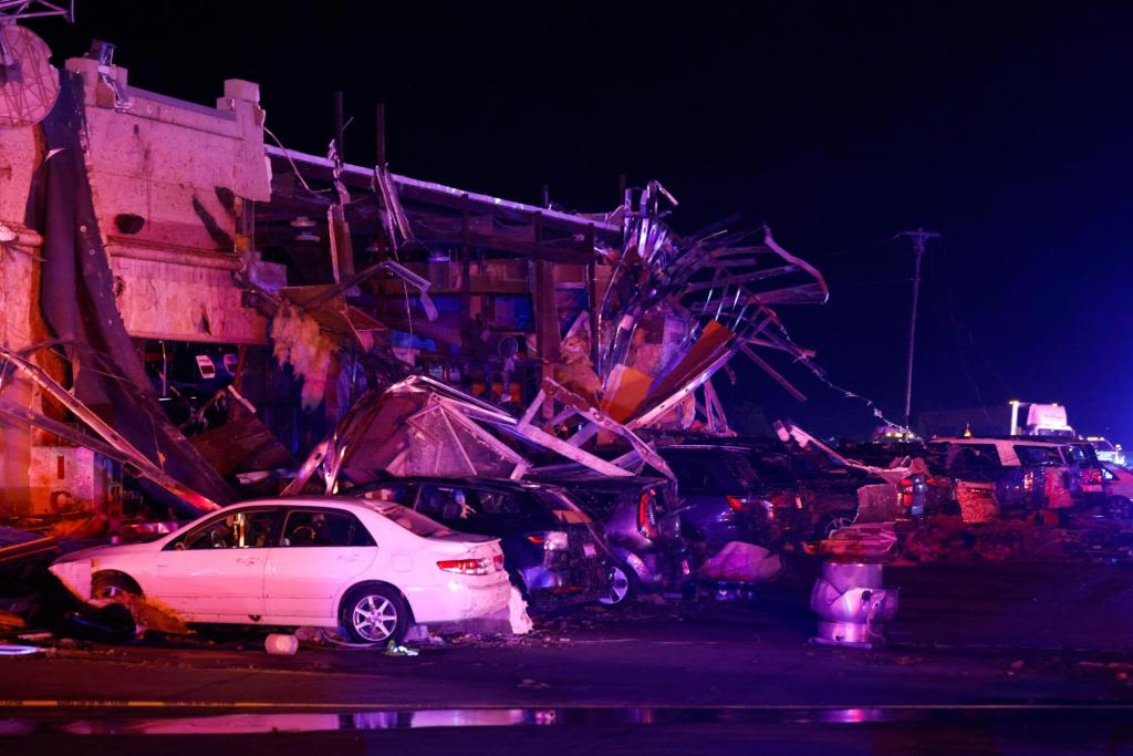 At least 14 dead in Texas, Oklahoma and Arkansas after severe weather roars across region