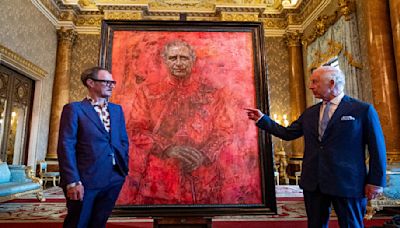有夠紅！英王查爾斯登基首幅肖像畫 視覺震撼引熱議