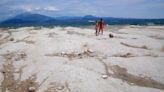 Las impresionantes imágenes del lago más grande de Italia, afectado por la peor sequía en décadas