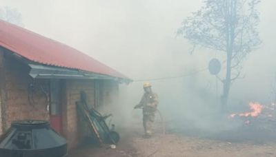 Evacuan población por incendio forestal en la Sierra Tarahumara
