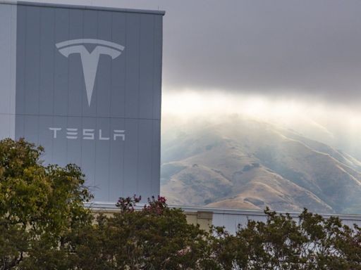 Tesla enfrenta demanda por polución atmosférica derivada de sus operaciones en California