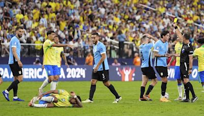 ¡Escalofriante entrada a Rodrygo y roja a Nández!