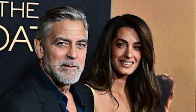 George Clooney e Amal Clooney se beijam em jantar na Itália