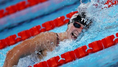 Swimming-Ledecky retains 1,500m freestyle title, re-writes record books