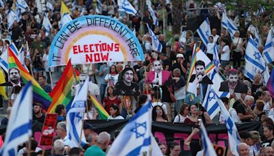 Guerre Israël – Hamas : Des dizaines de milliers de manifestants à Tel-Aviv contre le gouvernement Netanyahu