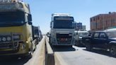 Transporte pesado bloquea la ruta La Paz - Oruro