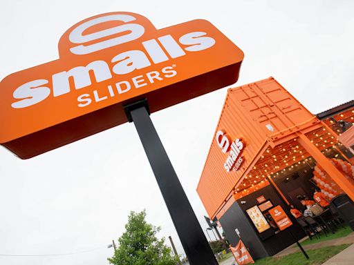 Smalls Sliders opens first Florida location in Pensacola with mouthwatering mini burgers