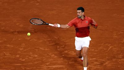 Novak Djokovic golpea la mesa y suma a las quejas contra el público francés de Roland Garros - La Tercera