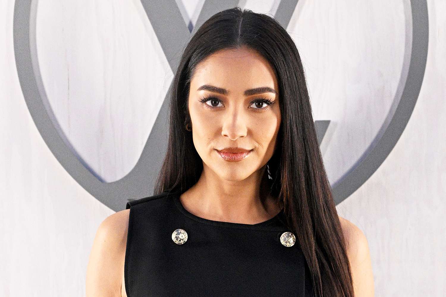 Shay Mitchell Admits She Doesn't Feel 'Ready' to Watch “Pretty Little Liars” Again: 'My Eyebrows Are Real Thin'