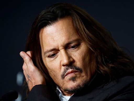 El actor Johnny Depp recurre al tarot para inspirar una colección de arte