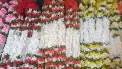 Karnataka Homemaker Turns Hobby Into Successful Flower Garland Business - News18