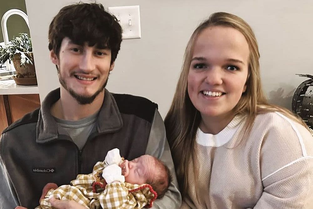 “7 Little Johnstons”' Liz Was 'Relieved' to Have 'Tall' Baby, Hopes People Are 'Kind' When She's 'Taller Than Me' (Exclusive)