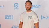 La esposa de Calvin Harris escucha a su ex Taylor Swift cuando él no está