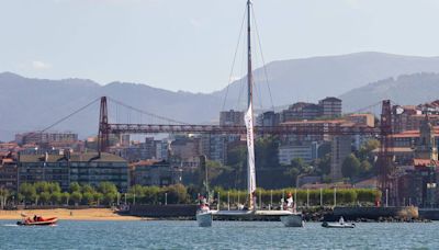 El desafío de Álex Pella que arrancó en Getxo y terminó en un nuevo récord en la vuelta España a vela: 1500 millas náuticas en 4 días y 17 horas