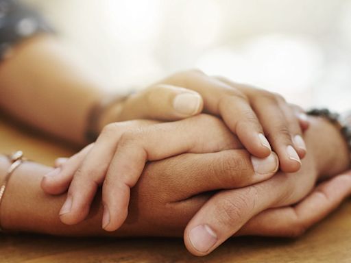 9 thoughtful actions and words to help someone grieving the loss of a loved one