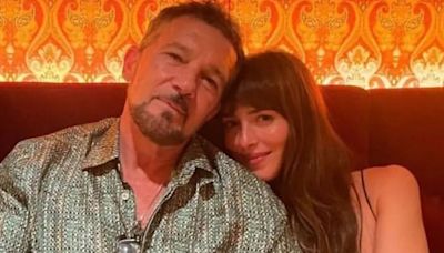 This Selfie Of Dakota Johnson And Her Former Stepfather Antonio Banderas Is The Cutest