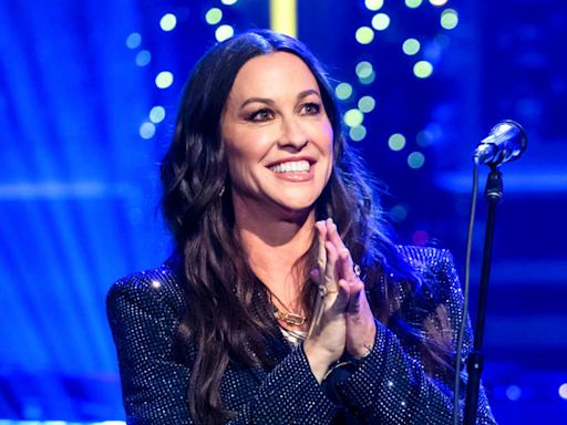 See Alanis Morissette’s 8-Year-Old Daughter Show Off Her Pipes as She Joins Mom on Stage