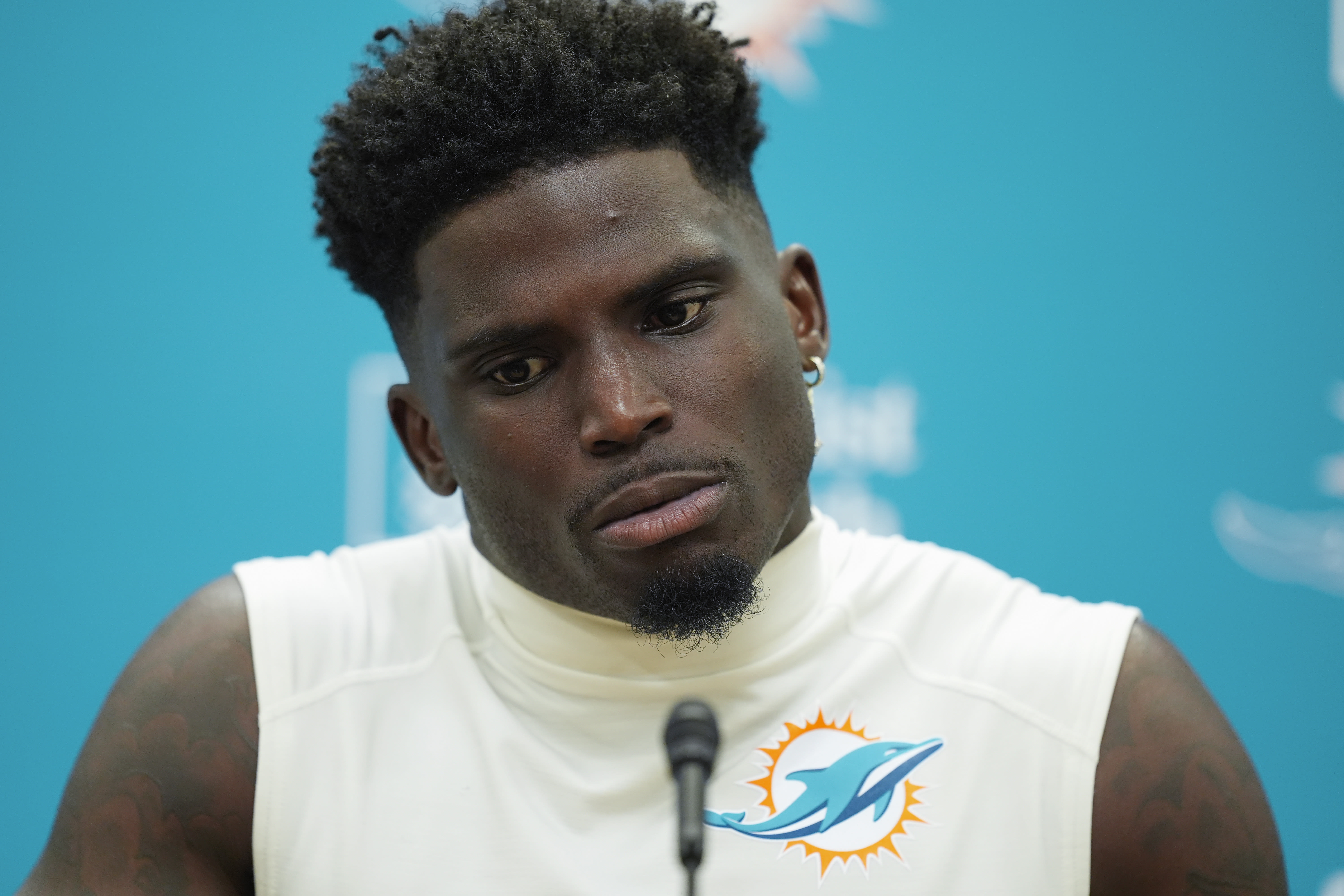 Tyreek Hill calls for dismissal of Miami police officer who detained him: 'He gotta go, man'