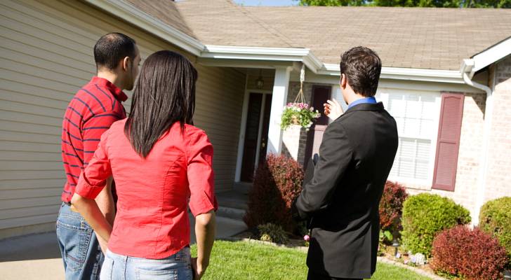 Out of sight, out of mind: 1-in-4 home buyers don’t know how their real estate agent gets paid — and it could be costing them big time. What you need to know