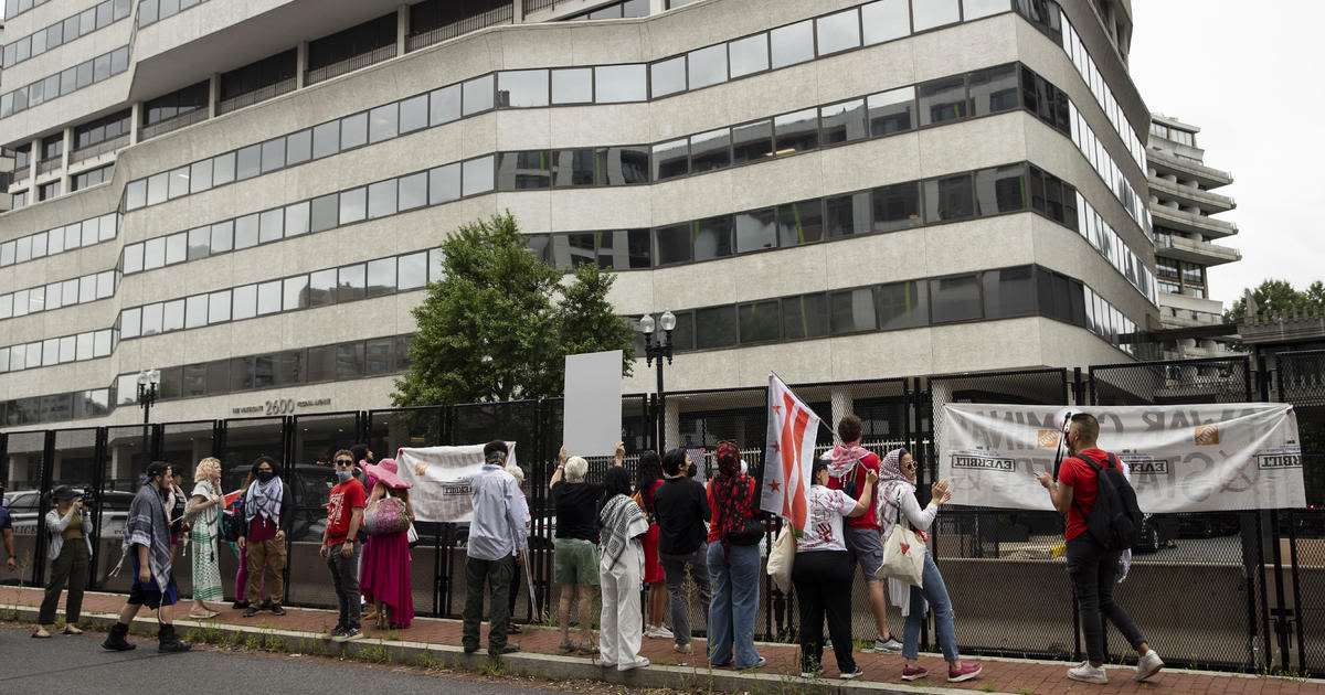 Maggots and other bugs released at Netanyahu's hotel in D.C.