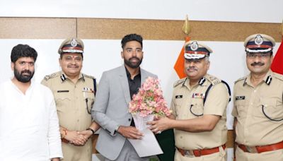 Mohammed Siraj Takes Charge as DSP at Telangana DGP Office - News18