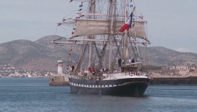 奧運聖火結束希臘傳遞行程 百年帆船載運前往法國