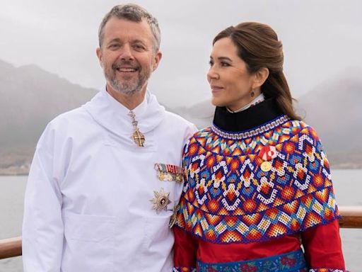 Los looks cómodos y calentitos de Mary de Dinamarca en su viaje por Groenlandia