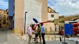 El Ayuntamiento de Monzón encarga un gran mural templario a David Gatta en la plaza de la Ceca