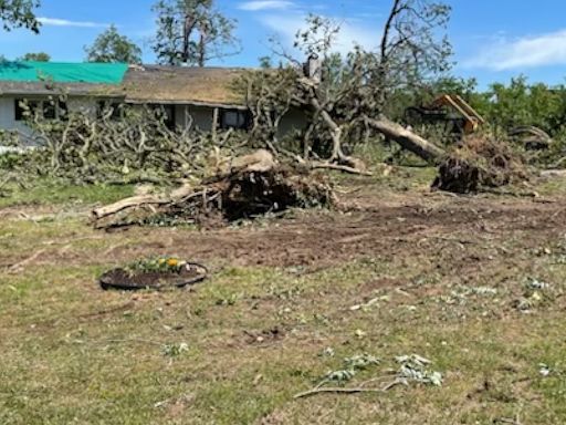 Tornado leaves behind extensive damage in Barry & Lawrence Counties