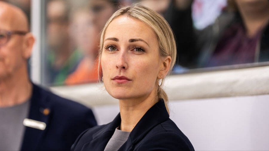 Kraken name Jessica Campbell the NHL’s first woman assistant coach | HeraldNet.com
