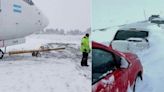 Temporal en la Patagonia: despistó un avión y una decena de autos quedaron varados en la nieve