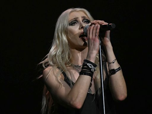 Taylor Momsen of The Pretty Reckless bitten by a bat onstage: 'I must really be a witch'