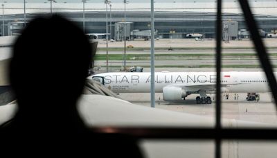 Turbulence on Singapore Flight as Dangerous as Plunge Off Ladder