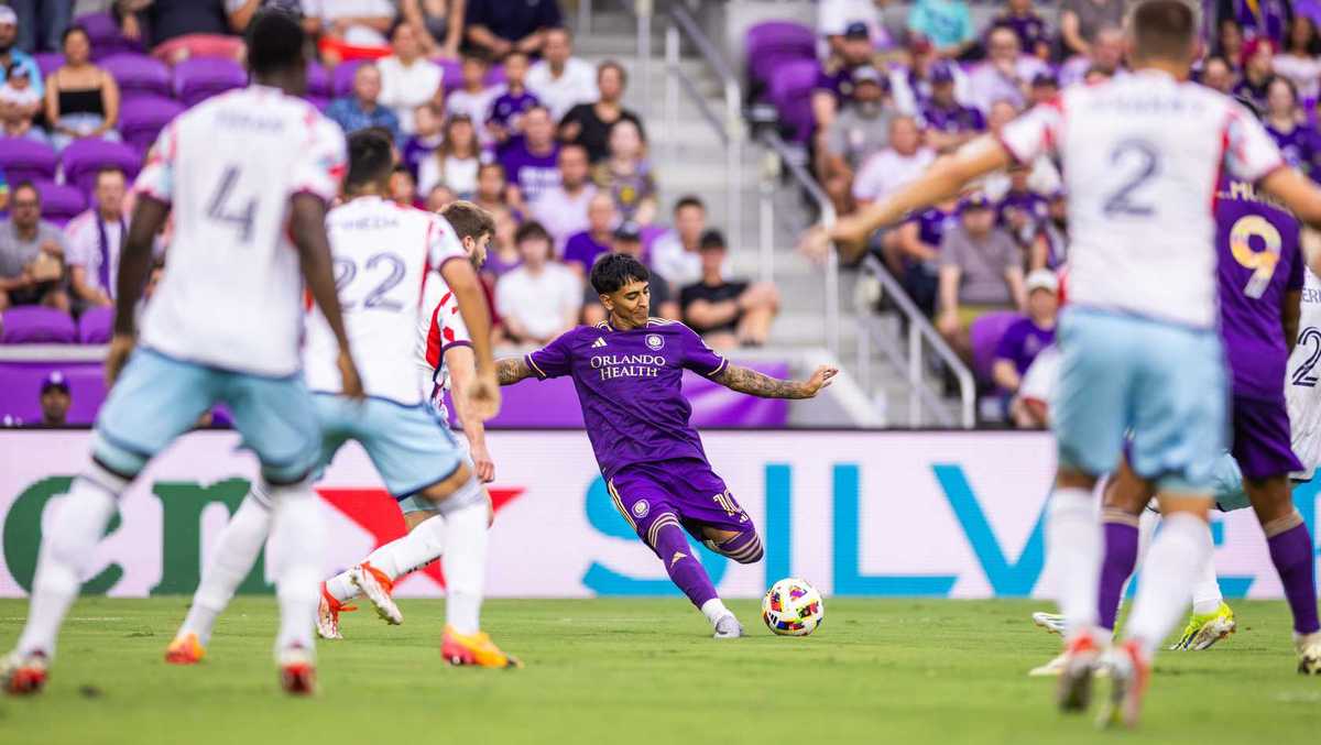 Facund Torres scores twice to lead Orlando City past Chicago Fire