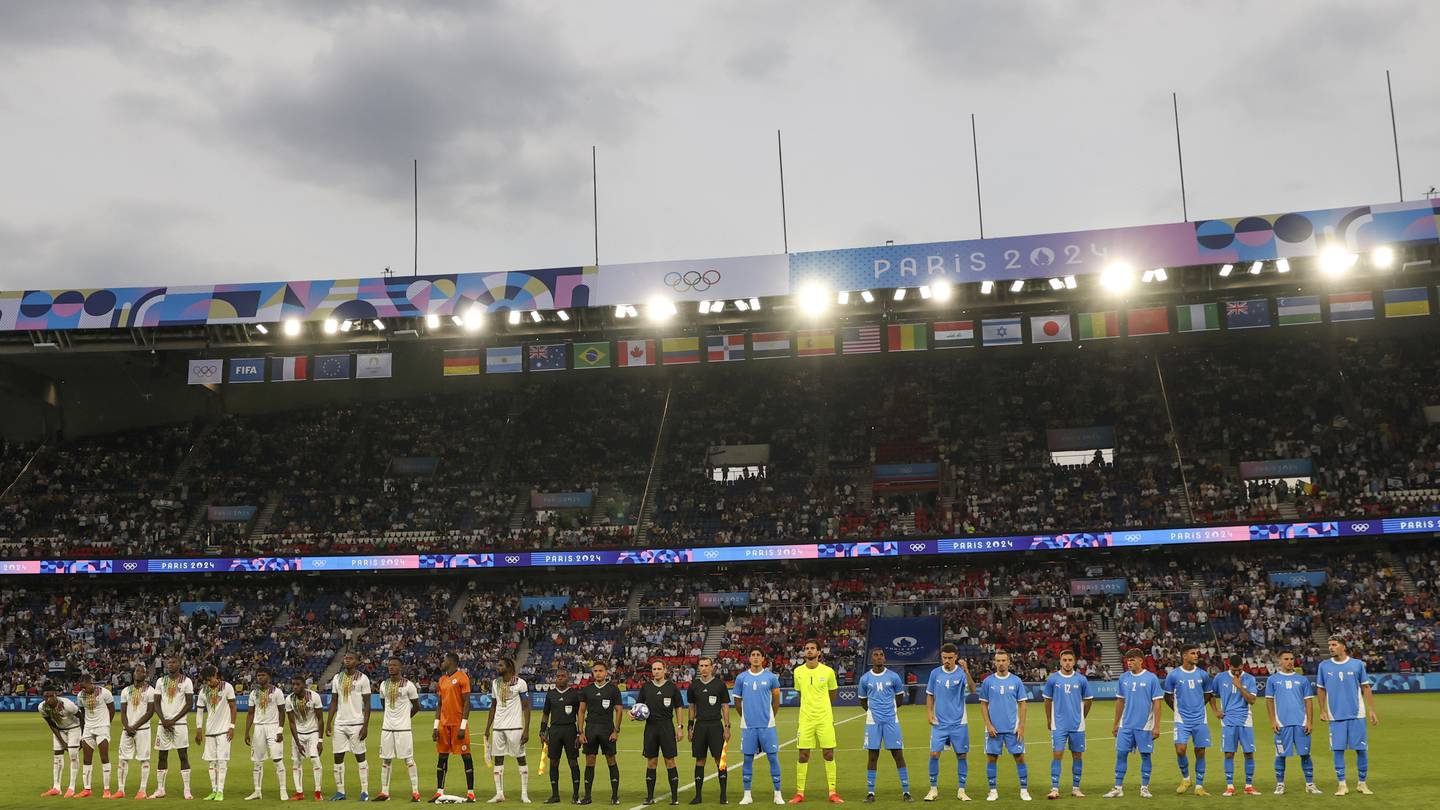 Israel's national anthem loudly jeered before Olympic soccer match against Mali