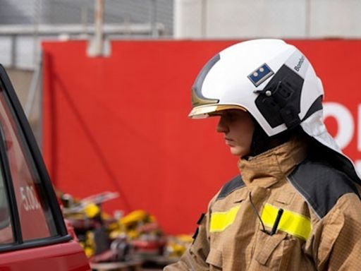 Muere un hombre en el incendio de su piso en Badalona y evacúan a una treintena de vecinos