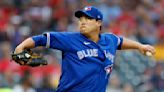 Blue Jays pitcher Hyun Jin Ryu leaves game after being struck by liner on right knee