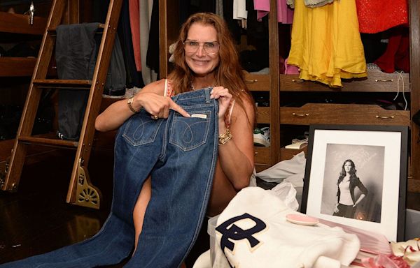 Brooke Shields is finally letting somebody get between her and her Calvins, auctioning off iconic jeans