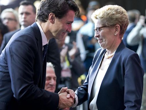 Martin Regg Cohn: Whether or not Justin Trudeau should quit now is the wrong question. Just ask Kathleen Wynne