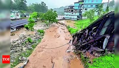 Cloudburst fear sparks panic in Itanagar, no. of Assam's flood-hit down to 2 lakh | Itanagar News - Times of India