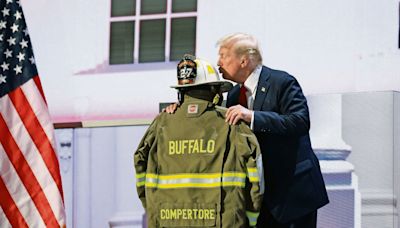 Trump se autonombra salvador de la democracia; Biden se queda solo | El Universal