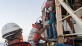 El barco Rise Above con 89 inmigrantes acude al puerto de Reggio Calabria