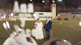 El estadio El Clariano de Ontinyent acoge su primera boda en 71 años de historia