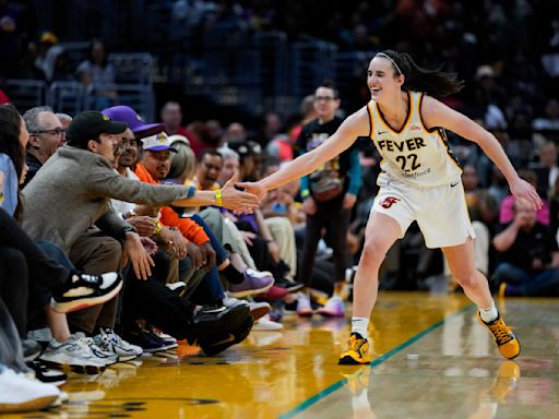 Caitlin Clark and Indiana Fever win 1st game of season, beat LA Sparks 78-73 in front of 19,103